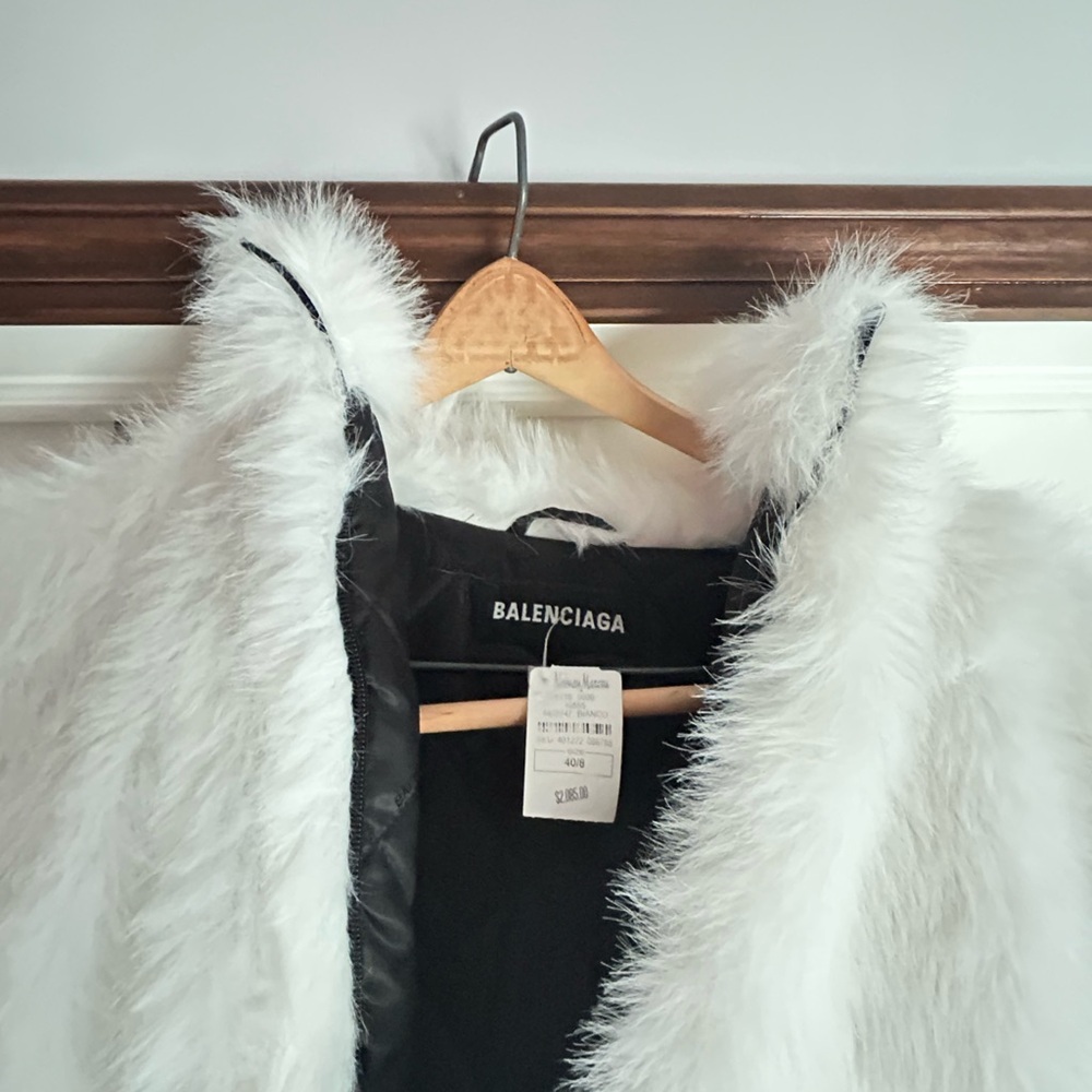 BALENCIAGA FAUX FUR PARKA SIZE 40/ LARGE. NEW W/TAGS, LARGE BB GRAFFITI ON BACK - Picture 3 of 9